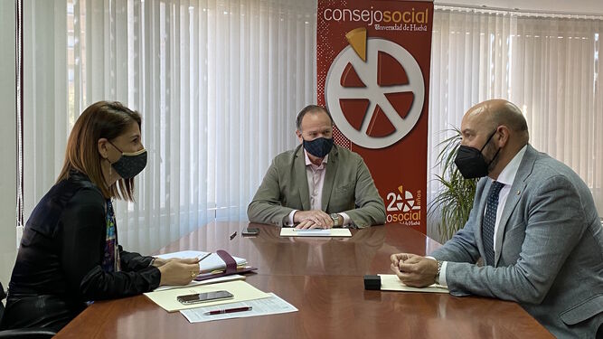 El Consejo Social de la Universidad de Huelva recibe al director general de Universidades Juan José García Machado