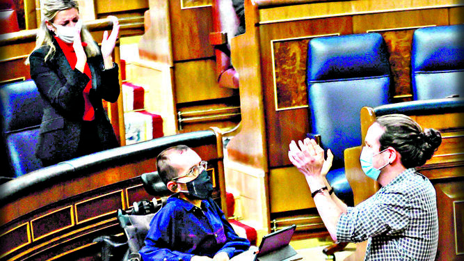 Pablo Iglesias se despide del Congreso con aplausos ante Yolanda Díaz y Pablo Echenique.