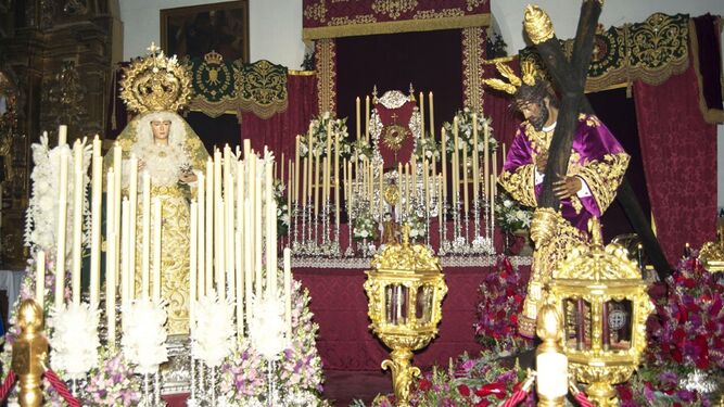 María Santísima del Refugio y Nuestro Padre Jesús de la Pasión en el altar extraordinario, en San Pedro.