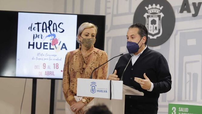 Tania González y Rafael Acevedo durante la presentación de la iniciativa.