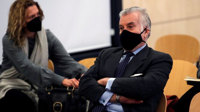 El ex tesorero del PP Luis Bárcenas,  en el banquillo durante el juicio de los papeles de Bárcenas en la Audiencia Nacional.
