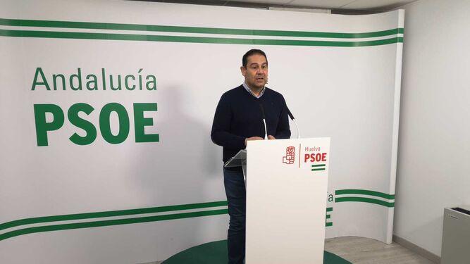 José Luis Ramos durante la rueda de prensa