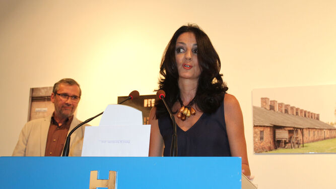 Ana Vives Casas tras recoger el Premio Huelva de Periodismo.