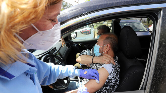 Vacunación con Janssen en el centro de salud de El Torrejón.