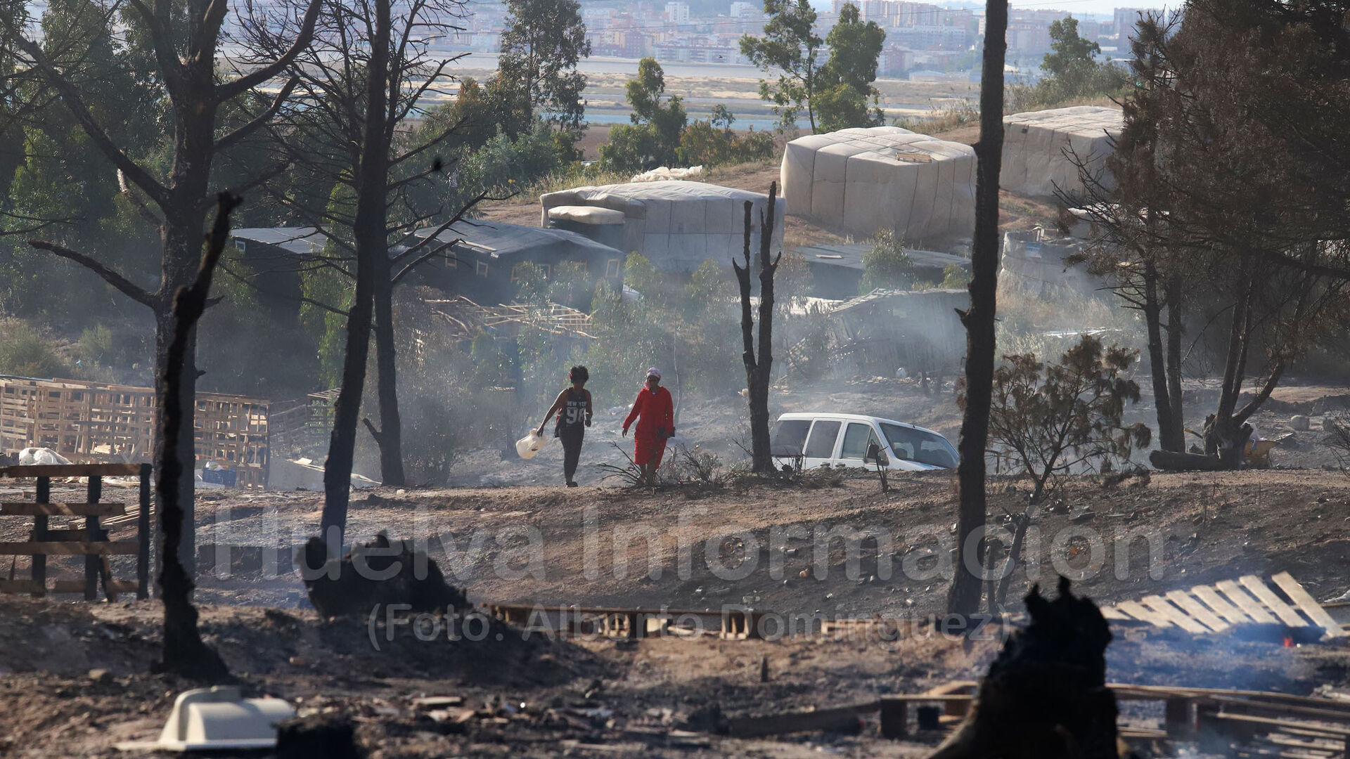 Im&aacute;genes del asentamiento chabolista en Palos tras el incendio