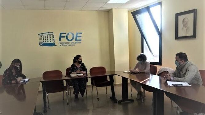 Teresa García Gómez, Mª Teresa Herrera, Angela Sierra y Diego Toronjo en la sede de la FOE