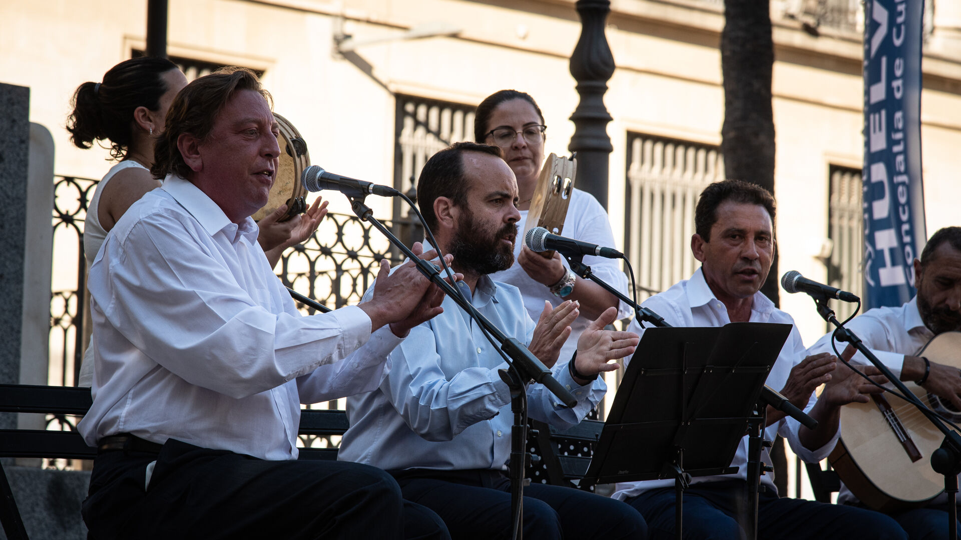 Im&aacute;genes de la pe&ntilde;a Vive Alosno en el festival flamenco Ciudad de Huelva