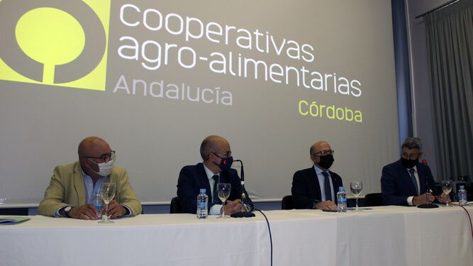 Mesa presidencial de la asambles de Cooperativas Agro-Alimentarias.