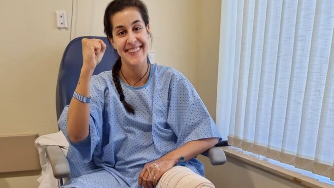 Carolina Marín, tras ser operada de su lesión en la rodilla.