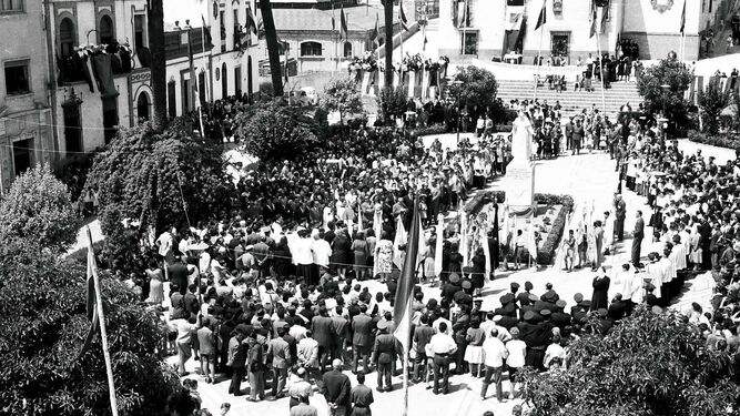 Inauguración del monumento a Manuel González, en 1961