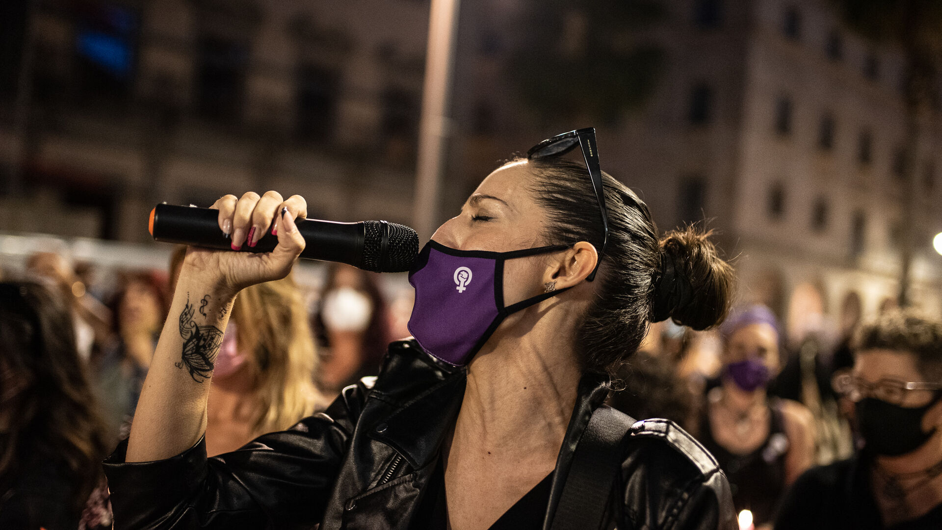 Im&aacute;genes de la concentraci&oacute;n feminista frente al ayuntamiento en repudia a los feminicidios