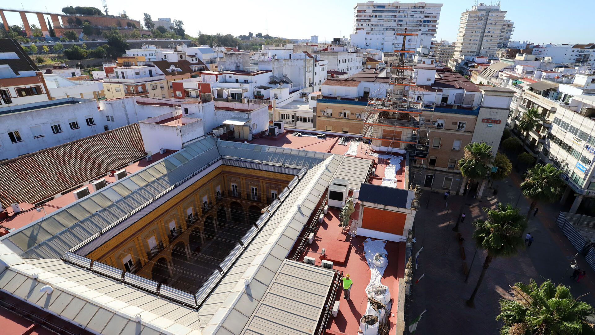 Im&aacute;genes de las obras de restauraci&oacute;n de las torres del Ayuntamiento de Huelva