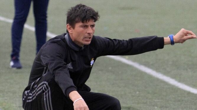 Jesús Vázquez, durante un partido como entrenador del Atlético Onubense.