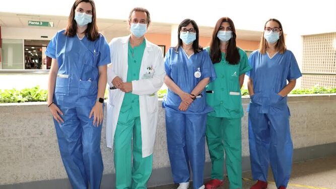 Equipo de profesionales de Urología que ha llevado a cabo la intervención