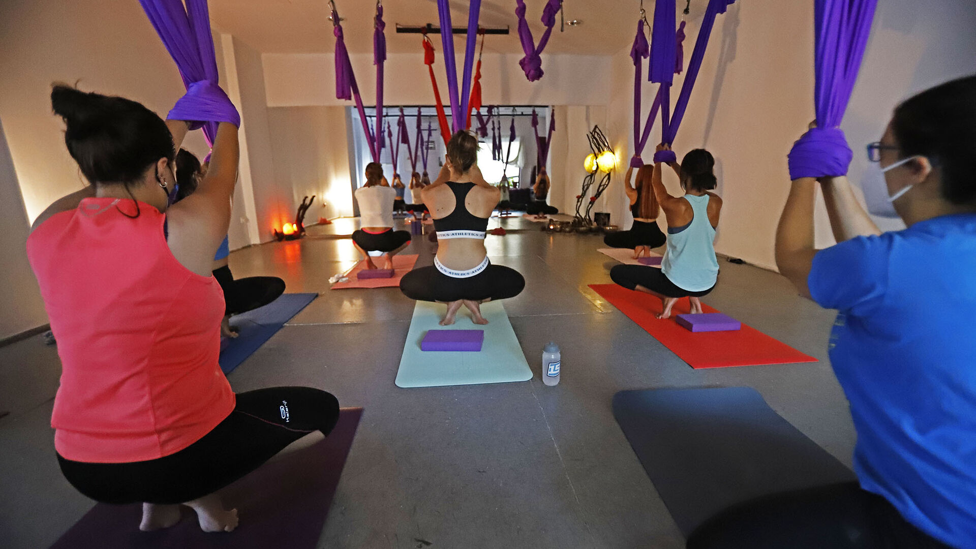 Im&aacute;genes de la pr&aacute;ctica de Yoga en centros de Huelva