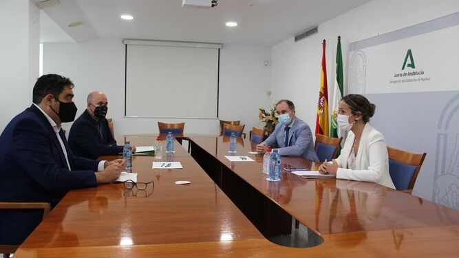 Reunión de presentación de medidas de apoyo a las empresas y autónomos de Huelva