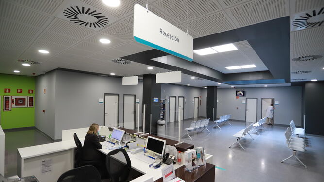 Área de recepción en el Hospital Quironsalud Huelva.