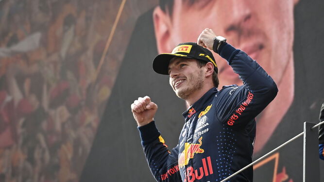 Verstappen celebra su triunfo en Austria.