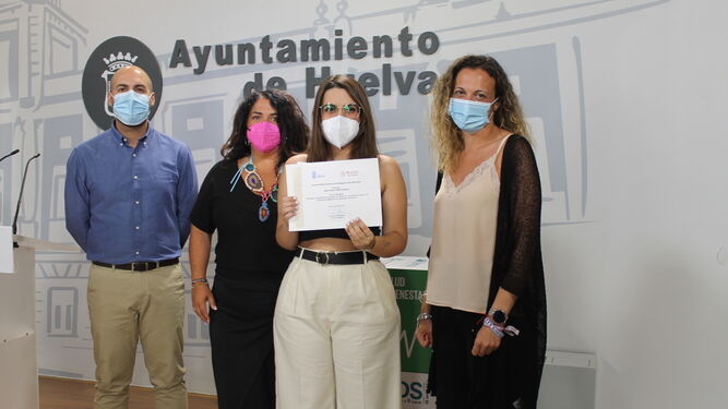 Entrega de Helena Castillo del II Premio Ciudad de Huelva de Investigación sobre Adicciones