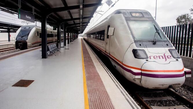 Un tren en la estación de Huelva