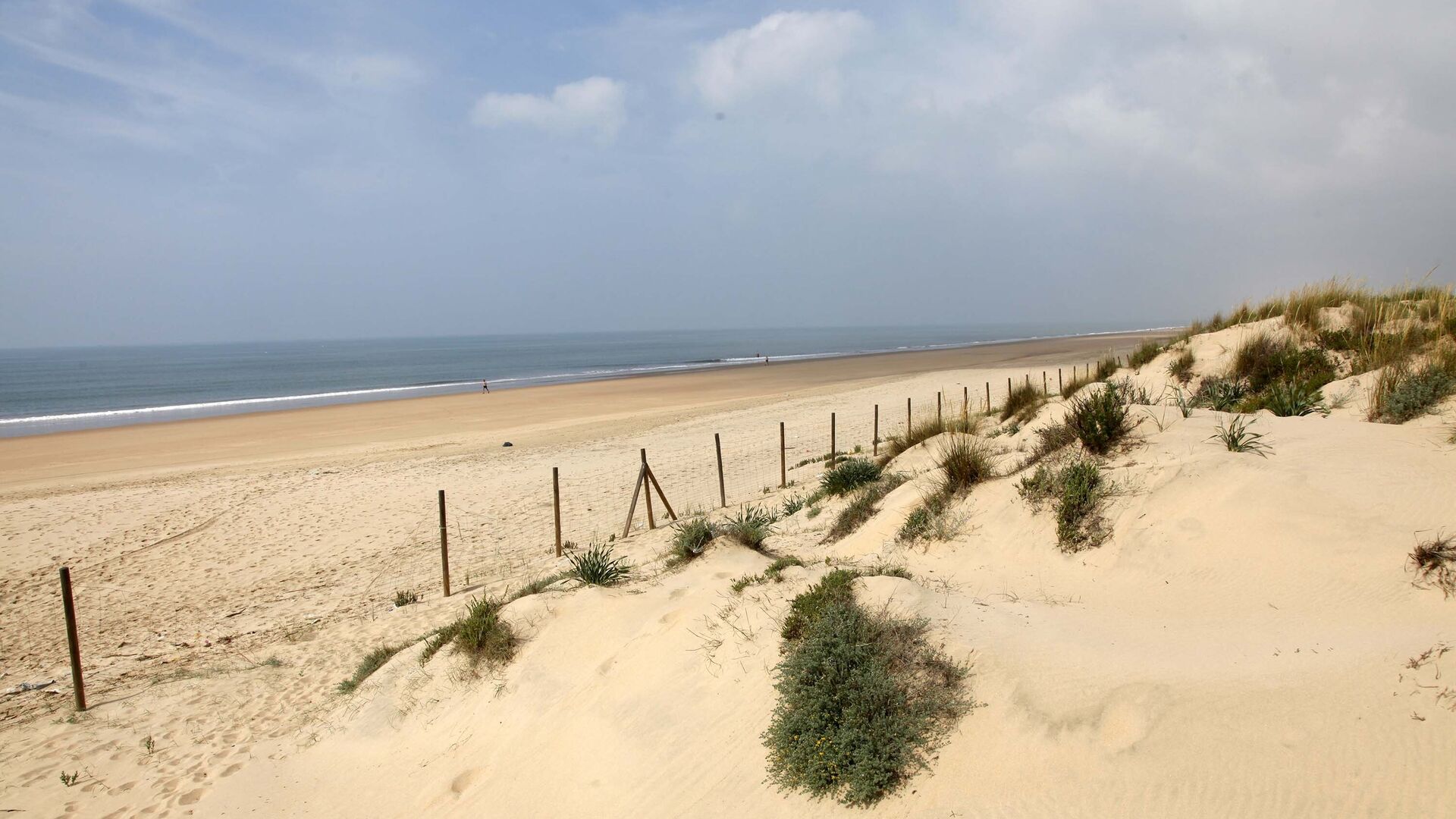 La playa de Nueva Umbr&iacute;a, joya nudista de la Costa de Huelva