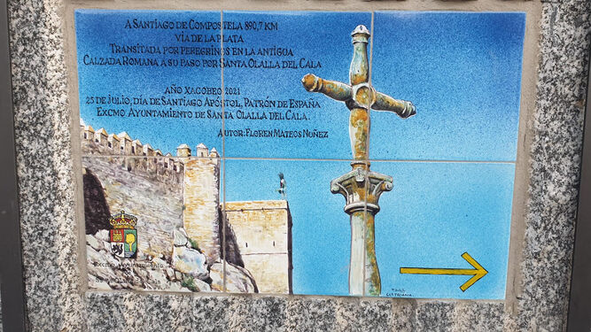 Azulejo en el monumento donde aparece la distancia entre Santa Olalla y Santiago