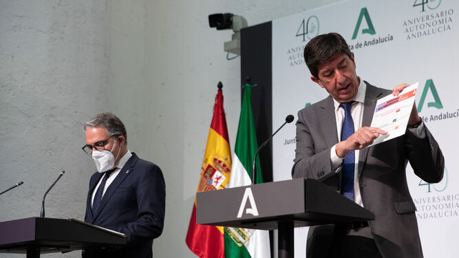 Elías Bendodo y Juan Marín, en la comparecencia posterior al Consejo de Gobierno .