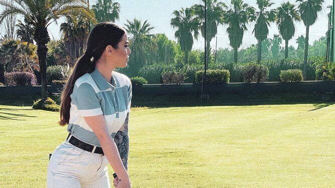 María Isabel en el campo de golf de Islantilla