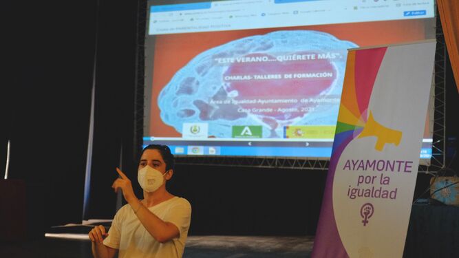 Presentación del taller 'Este Verano Quiérete Más' en el Ayuntamiento de Ayamonte