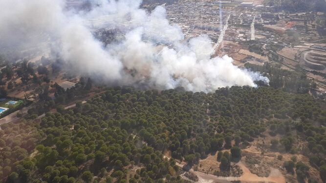 Imagen aérea del incendio tomada por los efectivos del Infoca.