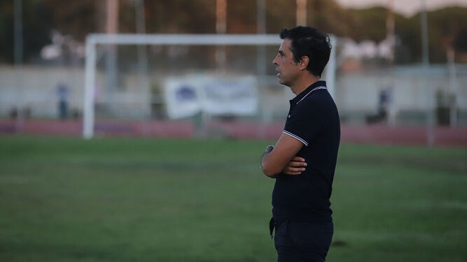 El entrenador Alberto Gallego en el partido contra el Córdoba