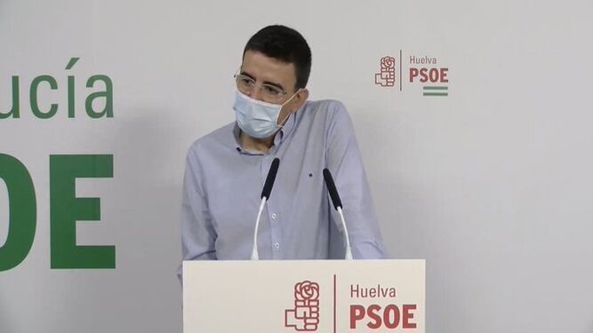 Mario Jiménez ayer en la sede del PSOE de la capital onubense.