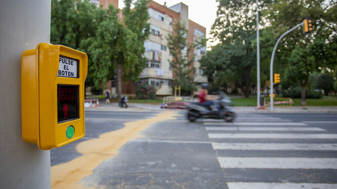 El semáforo con pulsador instalado en la Avenida Santa Marta.