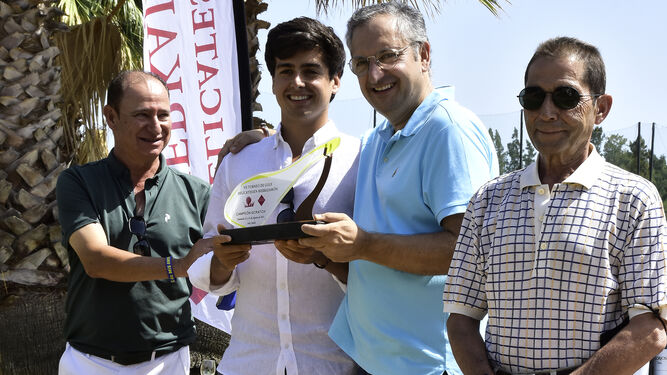 Javier Vázquez, el ganador absoluto del Torneo de Golf 'Delicatesen Merkajamon'