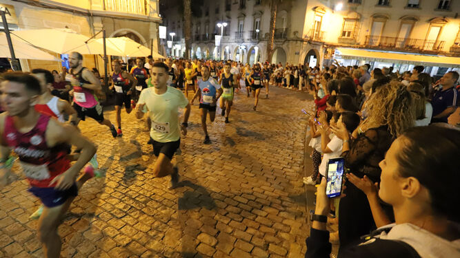Los atletas volverán a tomar las calles de Huelva en la noche del 24 de septiembre.