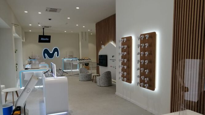 Imagen de la nueva tienda Movistar de Granada.