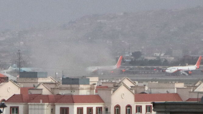 Explosiones cerca del aeropuerto de Kabul
