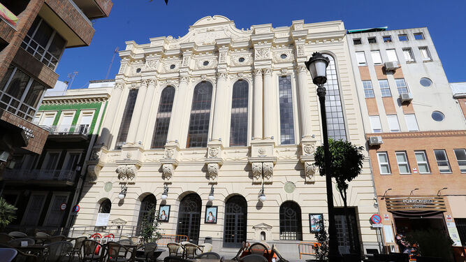 Fachada del Gran Teatro de Huelva, lugar que acogerá la representación.