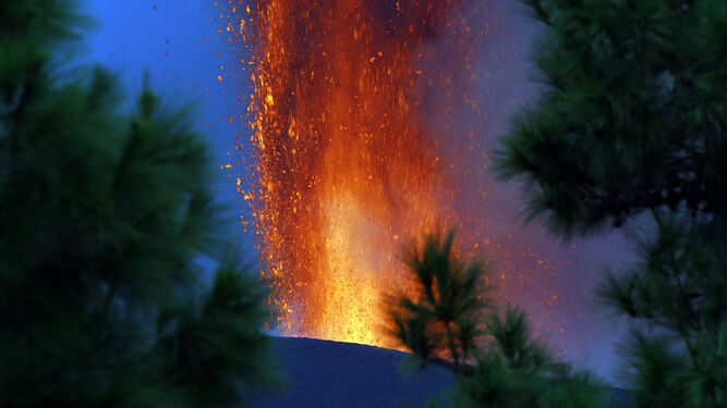 Espectacular imagen del volcán en erupción
