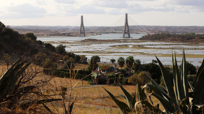 Imagen del puente internacional del Guadiana entre Ayamonte y Castro Marim.