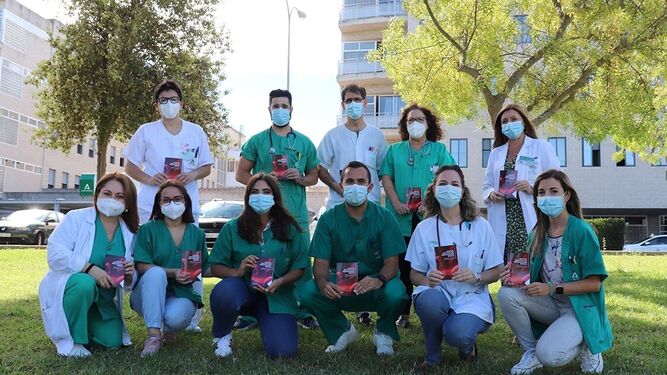 Hematólogos del Hospital Juan Ramón Jiménez y del Centro de Transfusión que han editado el libro e imparten el curso.
