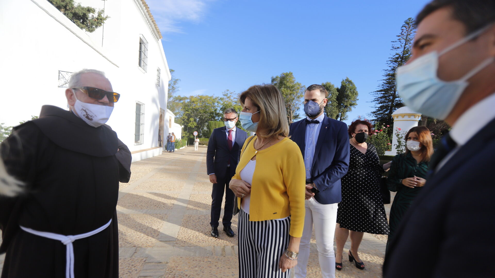 La presidenta del Parlamento, Marta Bosquet, junto al resto de miembros de la Mesa, visita al Monasterio de La R&aacute;bida