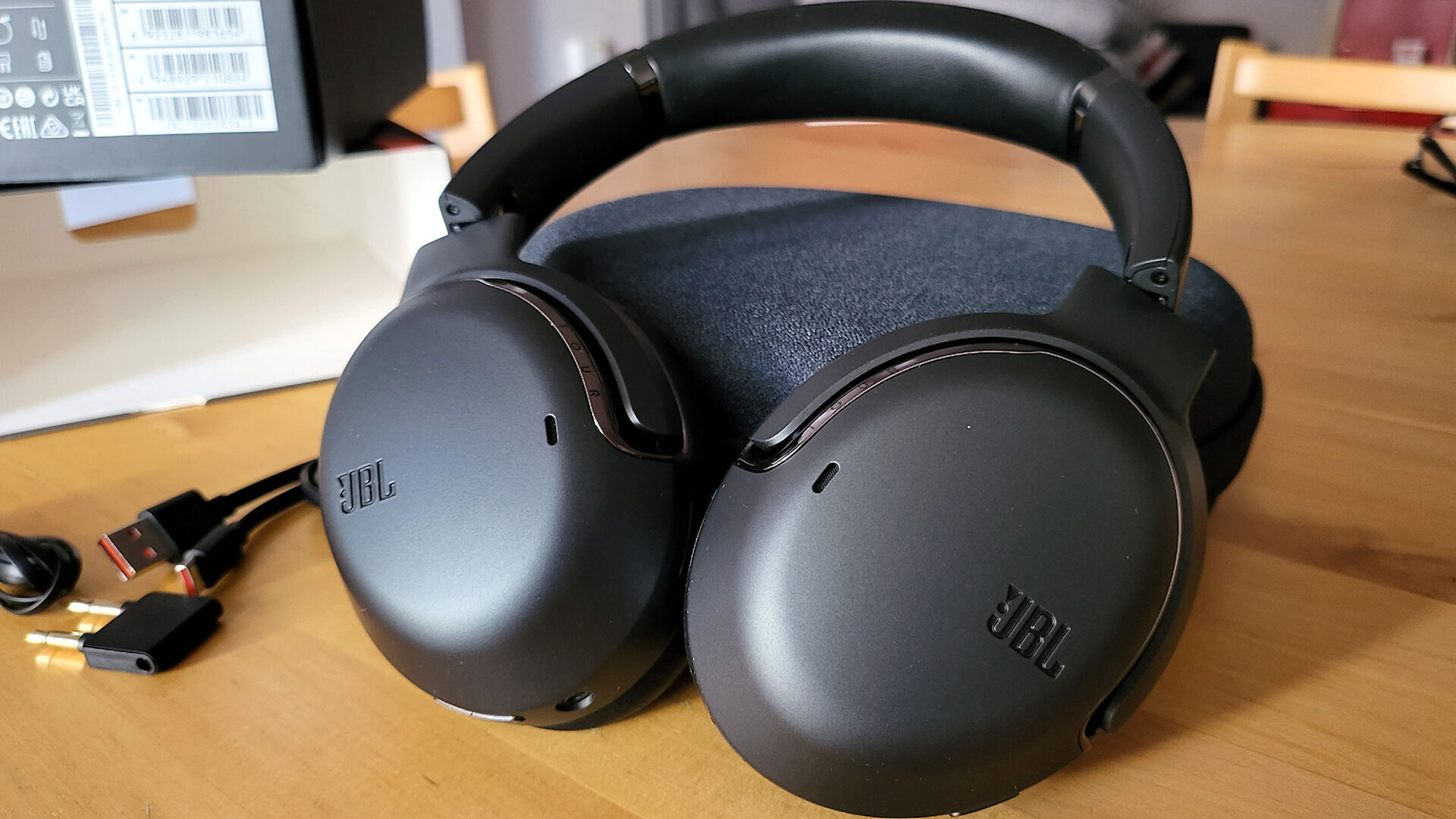 Auriculares inal&aacute;mbricos JBL Tour One