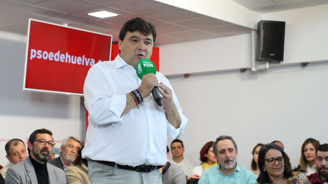 Gabriel Cruz, en un acto con militantes en la sede de su partido.