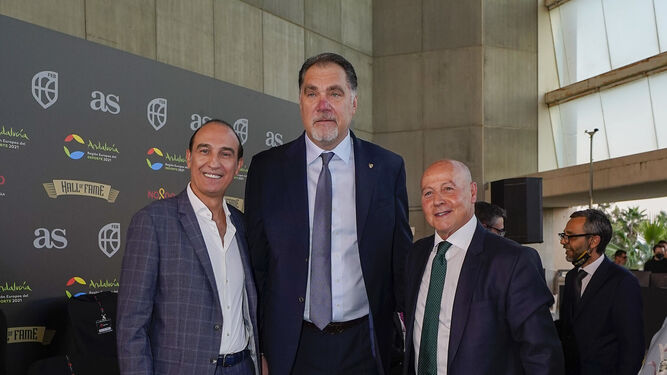 Epi, Corbalán y Sabonis, en la gala del Salón de la Fama del baloncesto español.