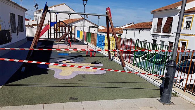 Parque infantil de Campofrío cerrado.