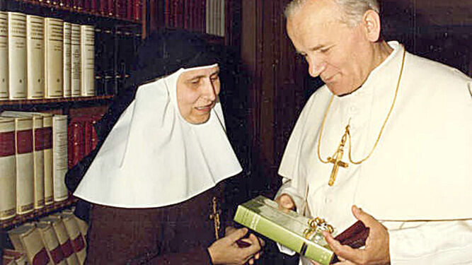 La Madre María de la Purísima, con el papa Juan Pablo II