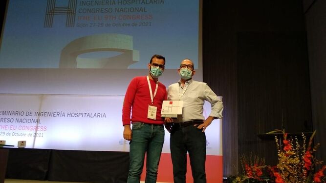 Los dos profesionales nervenses premiados en el Congreso Nacional de Ingeniería Hospitalaria.