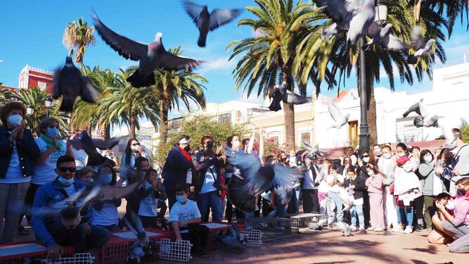 Antes de la marcha fueron soltadas unas 200 palomas en el Paseo de la Ribera