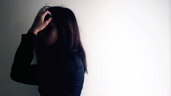 Imagen de archivo de una chica con un episodio de depresión.